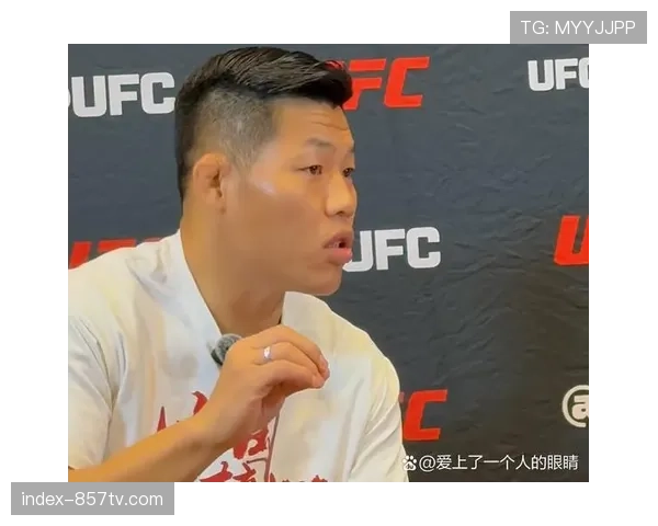 历史性瞬间:苏亚雷斯成为首位来自阿根廷的UFC冠军,全国陷入狂欢 历史性瞬间:苏亚雷斯成为首位来自阿根廷的UFC冠军,全国陷入狂欢